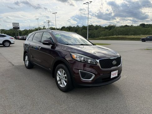 Used 2018 Kia Sorento AWD image 7