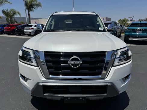 Used 2024 Nissan Armada Platinum w/ Captain's Chairs Package RWD image 3