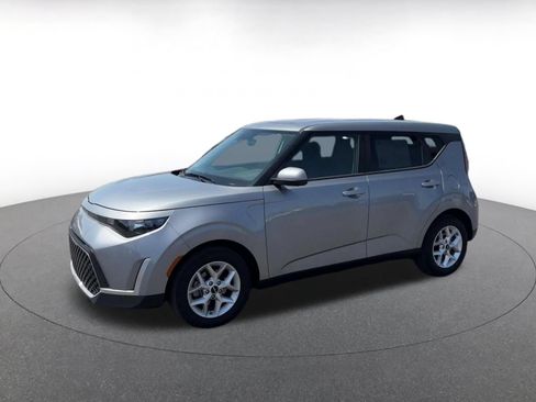 Used 2025 Kia Soul LX w/ LX Technology Package FWD image 6