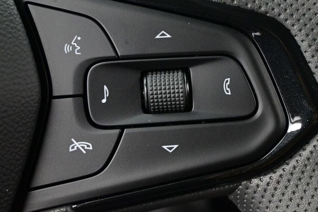Used 2026 Chevrolet TrailBlazer LT w/ Midnight Edition FWD image 40