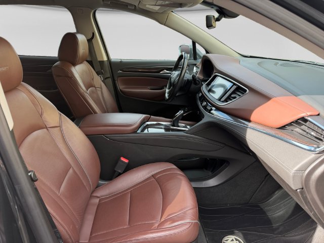 Used 2018 Buick Enclave Avenir w/ Avenir Technology Package AWD/4WD image 16