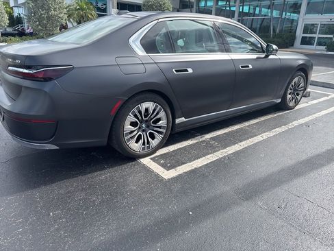 Used 2023 BMW i7 xDrive60 AWD/4WD image 11