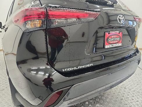 Used 2025 Toyota Highlander Limited AWD/4WD image 22