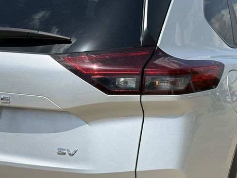 Used 2023 Nissan Rogue SV FWD image 6
