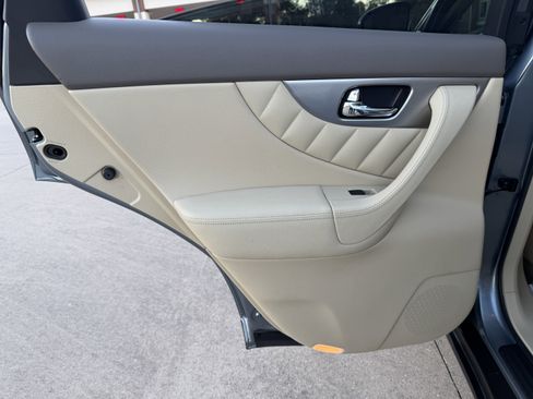 Used 2017 INFINITI QX70 2WD w/ Premium Package image 25