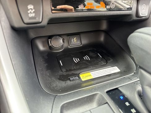 Used 2024 Toyota RAV4 XLE FWD image 53