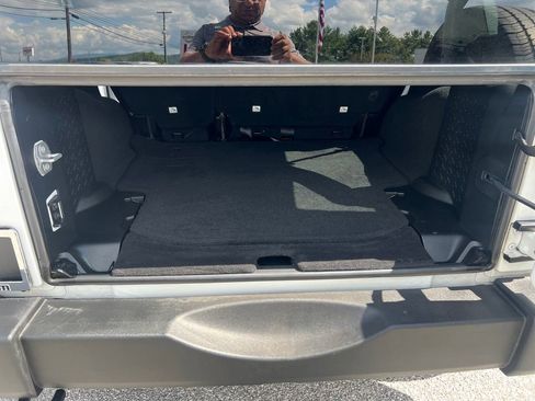 Used 2018 Jeep Wrangler Unlimited Sport S image 21