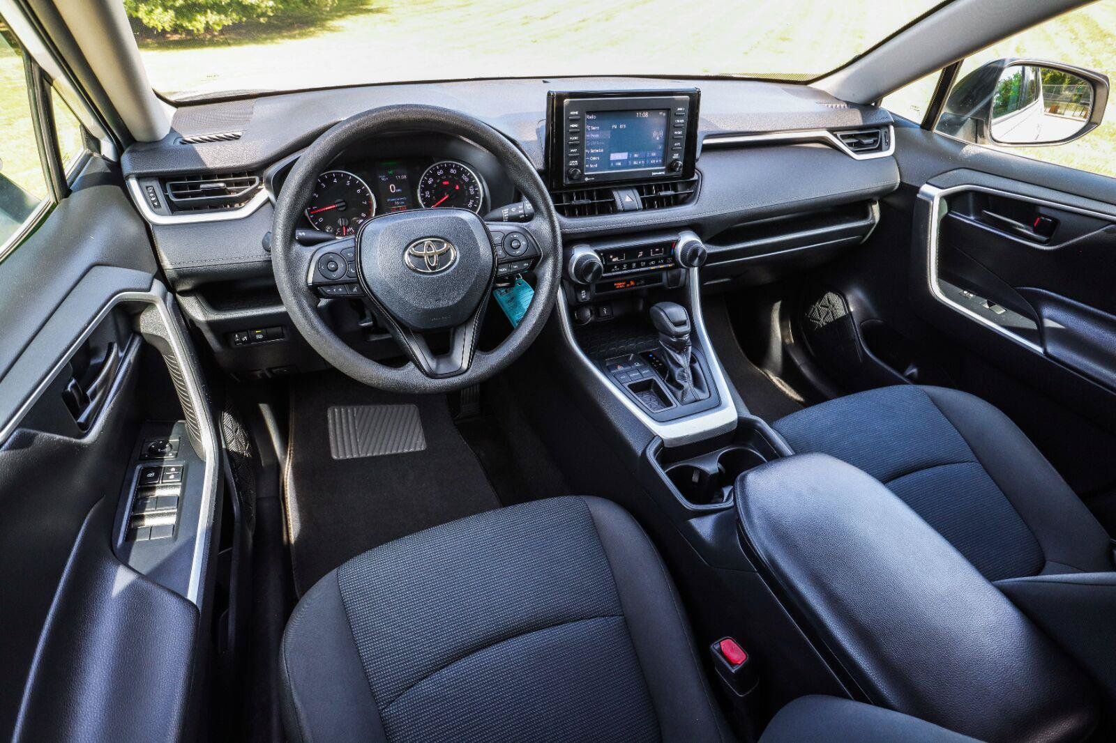Used 2020 Toyota RAV4 LE FWD image 19