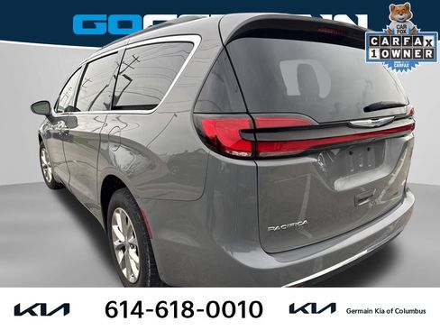 Used 2022 Chrysler Pacifica Touring-L AWD/4WD image 2