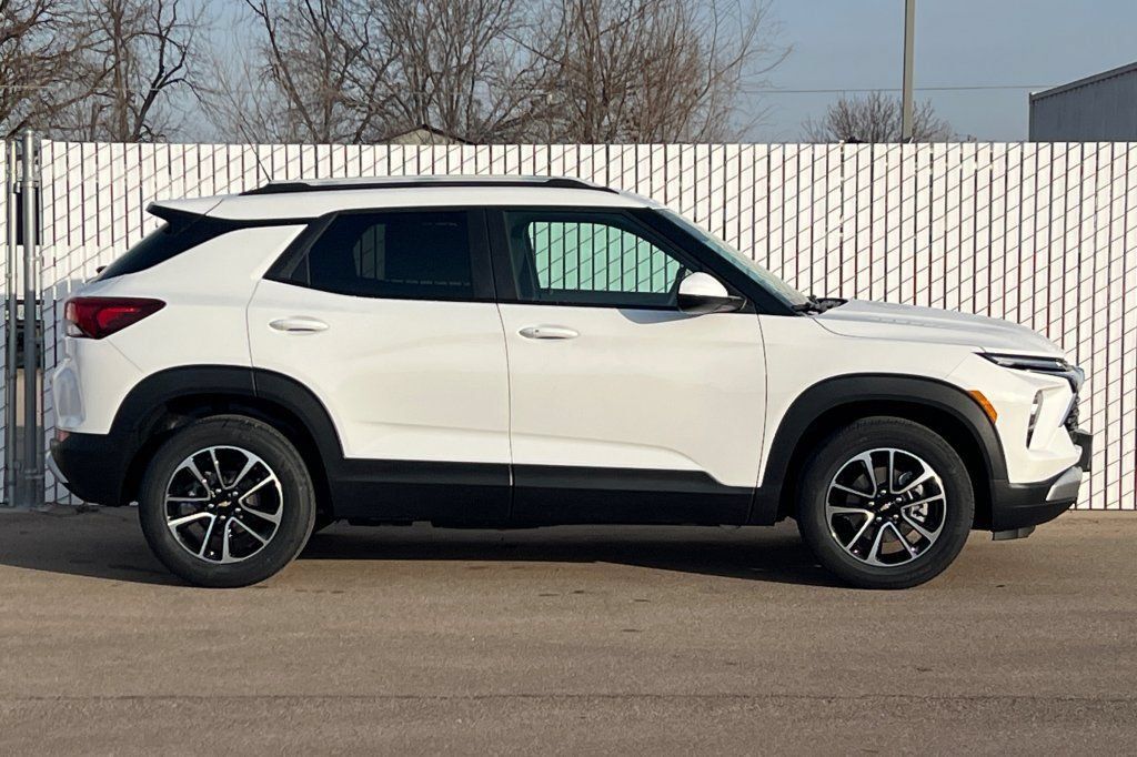 New 2026 Chevrolet TrailBlazer LT w/ Convenience Package FWD image 3