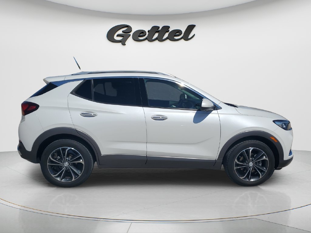 Used 2022 Buick Encore GX Essence w/ Advanced Technology Package FWD image 4