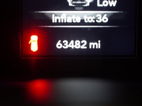 Used 2018 Jeep Wrangler Sport image 4