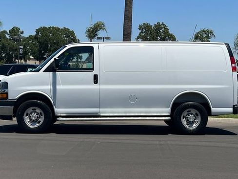 Used 2025 Chevrolet Express 2500 w/ Driver Convenience Package RWD image 7