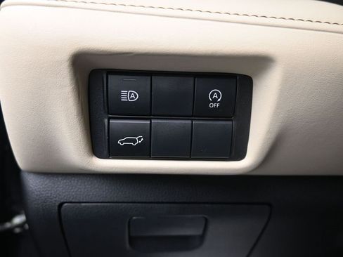 Used 2023 Toyota Highlander XLE image 22