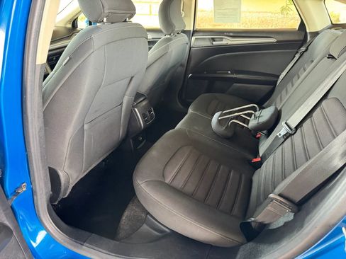 Used 2019 Ford Fusion SE FWD image 17