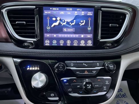 Used 2020 Chrysler Pacifica Limited FWD image 24