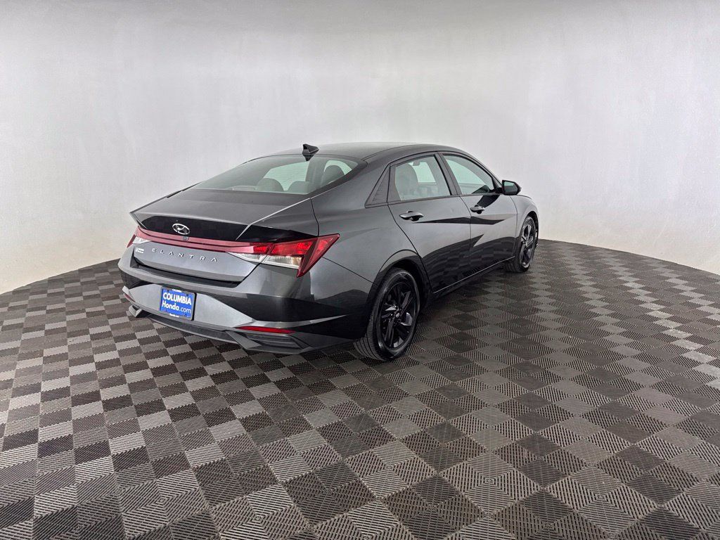 Used 2022 Hyundai Elantra SEL FWD image 5