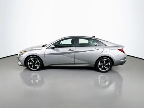 Used 2023 Hyundai Elantra SEL w/ Convenience Package FWD image 5