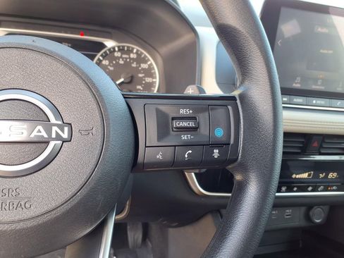 Used 2022 Nissan Rogue SV FWD image 16