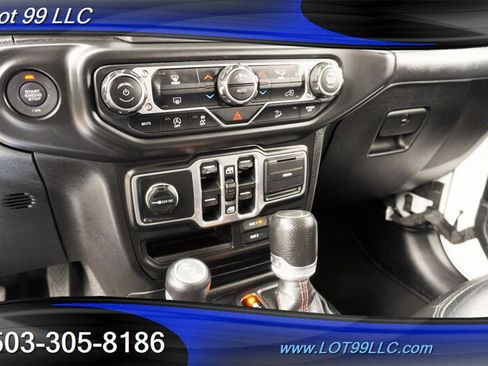Used 2018 Jeep Wrangler Unlimited Sahara AWD/4WD image 22