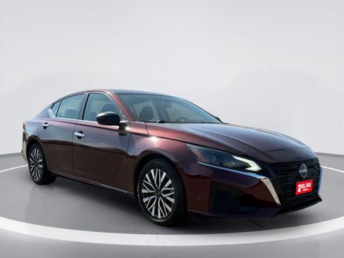 Used 2025 Nissan Altima 2.5 SV FWD image 6