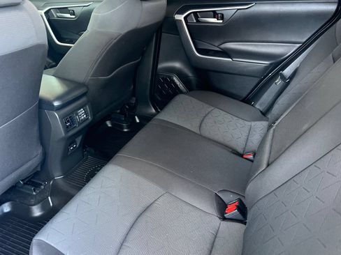 Used 2025 Toyota RAV4 XLE AWD/4WD image 9