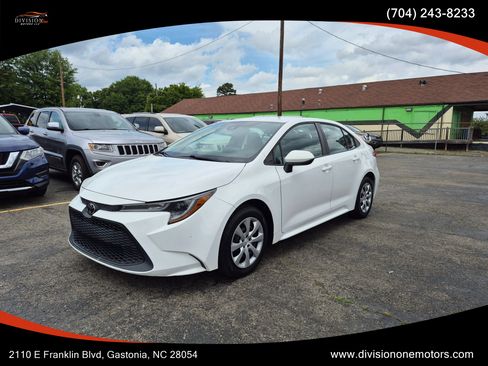 Used 2022 Toyota Corolla LE FWD image 4