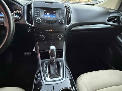 Used 2016 Ford Edge SE image 48