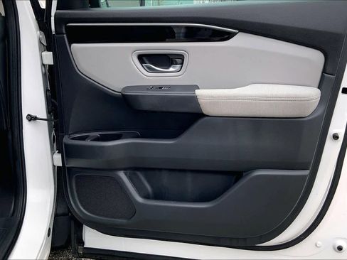 Used 2023 Honda Pilot LX image 23