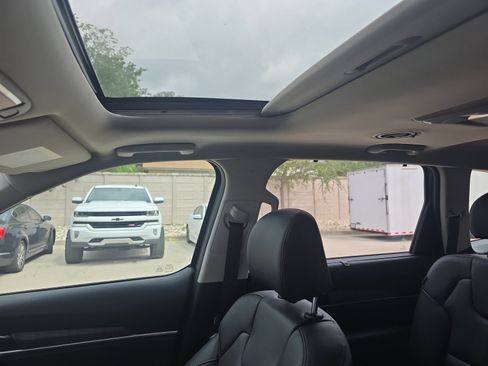 Certified 2024 Kia Telluride EX w/ EX Captain's Chair Package FWD image 17