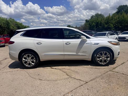 Used 2018 Buick Enclave Avenir w/ Avenir Technology Package AWD/4WD image 4