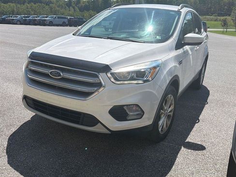 Used 2017 Ford Escape SE w/ Equipment Group 201A AWD/4WD image 1