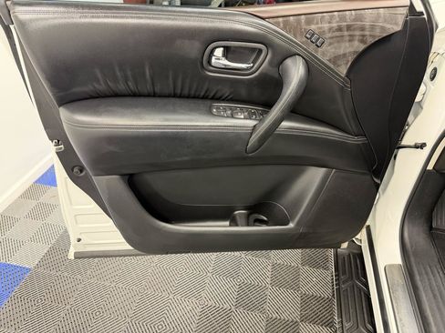 Used 2021 Nissan Armada Platinum w/ Captain's Chairs Package RWD image 5