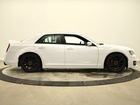 Used 2023 Chrysler 300 C image 2