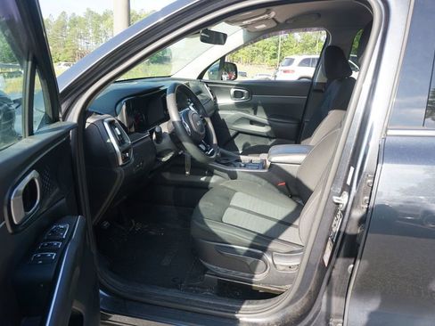 Used 2022 Kia Sorento LX FWD image 2