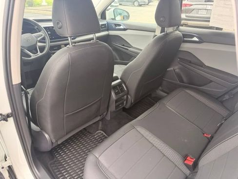 Certified 2024 Volkswagen Taos SE AWD/4WD image 12