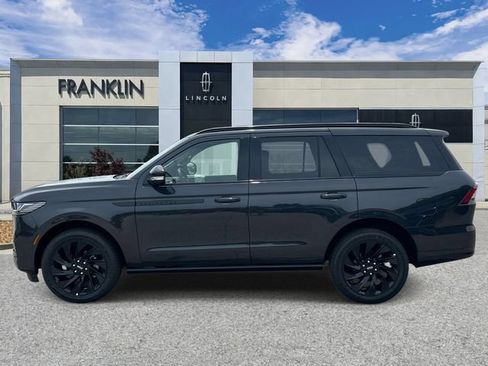 New 2025 Lincoln Navigator Reserve w/ Jet Appearance Package AWD/4WD image 4