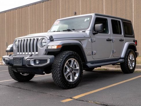 Used 2018 Jeep Wrangler Unlimited Sahara w/ Cold Weather Group AWD/4WD image 4