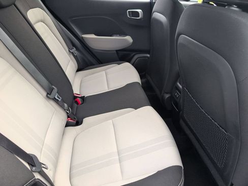 Used 2025 Hyundai Venue SEL FWD image 29