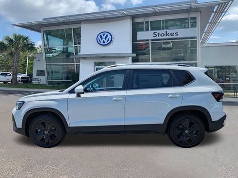 New 2026 Volkswagen Taos SE FWD image 7