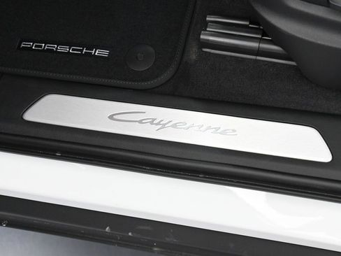 New 2026 Porsche Cayenne Base image 16