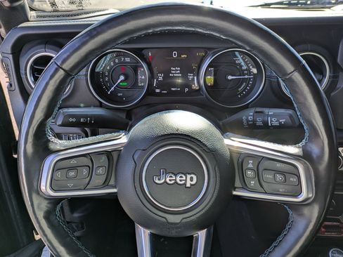 Used 2021 Jeep Wrangler Unlimited Rubicon w/ Cold Weather Group image 17