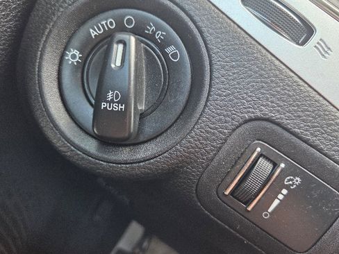 Used 2014 Dodge Journey SXT image 22