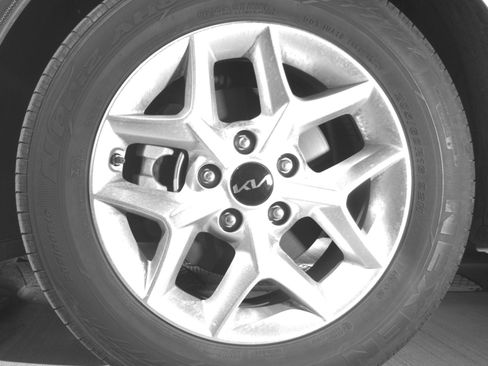 Used 2025 Kia Soul LX w/ LX Technology Package FWD image 17