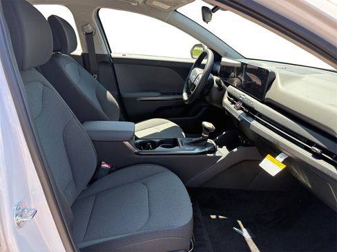 New 2025 Kia K4 LXS image 15
