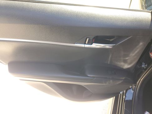 Used 2024 Toyota Camry SE image 14