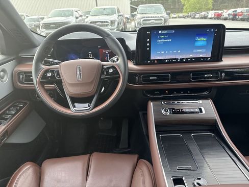Used 2025 Lincoln Aviator Reserve w/ Equipment Group 201A AWD/4WD image 24