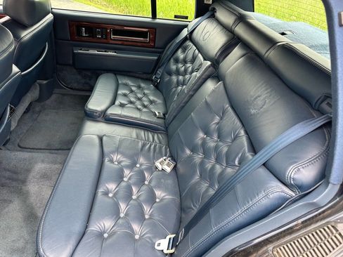 Used 1992 Cadillac Fleetwood Sedan image 15