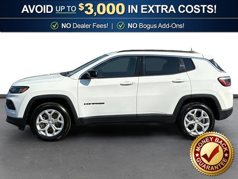 Used 2024 Jeep Compass Latitude AWD/4WD image 2