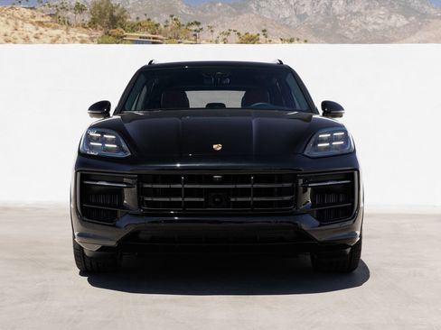 Certified 2026 Porsche Cayenne GTS AWD/4WD image 10
